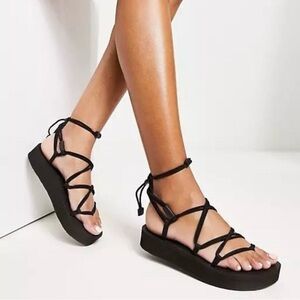 Teva Midform Infinity Women’s Size 8 Black NWT in Box